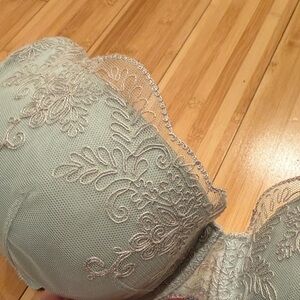 Elegant Lace Trimmed Victoria’s Secret Bra in Seafoam Gray